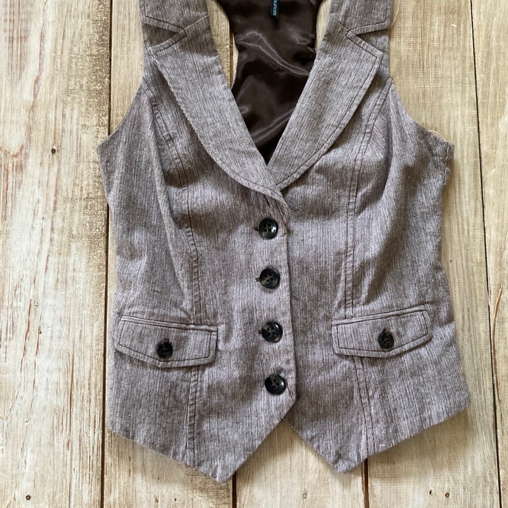 Mauries size small dress vest, true to size small!